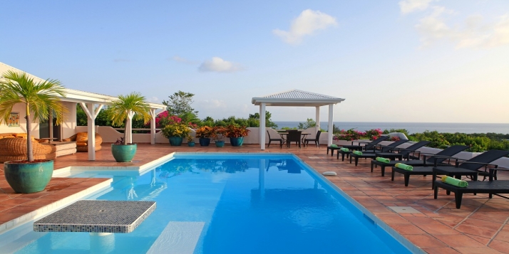 A beautiful 3 bedroom villa on the ridge of a gentle hill, surrounded by tropical gardens and allowing spectacular views south west over the Caribbean Sea and the Island of Saba.