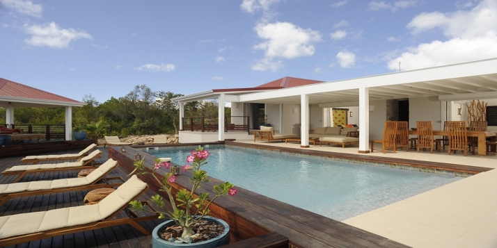 A spacious and elegant 3 bedroom, 3 bathroom villa with private swimming pool overlooking the Caribbean Sea!