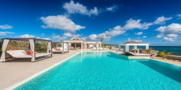 An absolutely adorable, luxurious, beachfront villa with 4 bedrooms, state-of-the-art interiors, 4 bathrooms, swimming pool and exclusive, breathtaking views of Baie Longue.