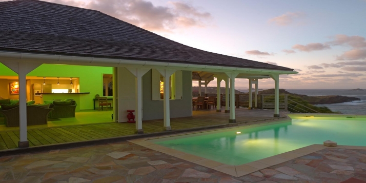 A class French West Indies villa with 5 bedrooms, 2 swimming pools and spectacular views of the turquoise Caribbean Sea!