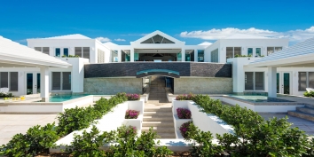 A stunning, contemporary villa with magnificent, heated swimming pool, 6 master bedroom suites and incredible ocean views!