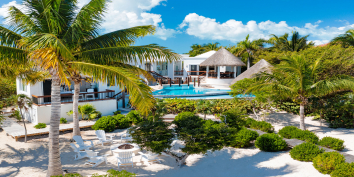 Relax and enjoy the Caribbean sun at this Providenciales holiday villa rental.