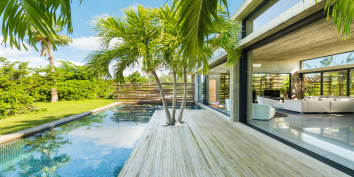 This Turks and Caicos luxury villa rental provides a seemless indoor and outdoor living experience.