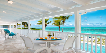 This Turks and Caicos villa rental provides stunning views of the turquoise sea of Grace bay.